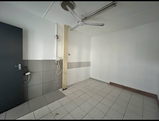 1,530M² WAREHOUSE FOR SALE IN WATERFALL